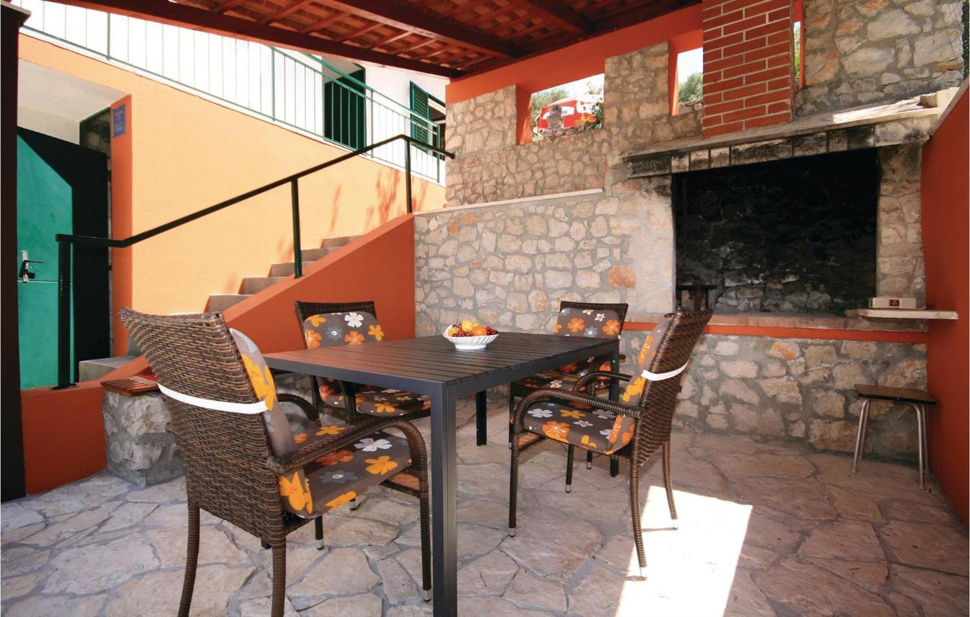 2 Bedroom Beautiful Home In Sparadici Grebaštica Extérieur photo